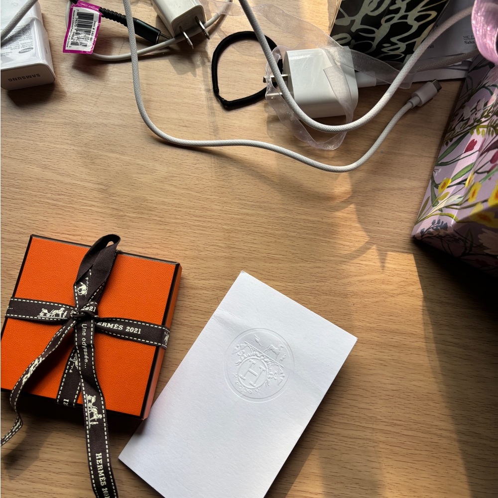 Brand new Hermès Orange and Yellow Enamel Bracelet limited Edition - Picture 7 of 8